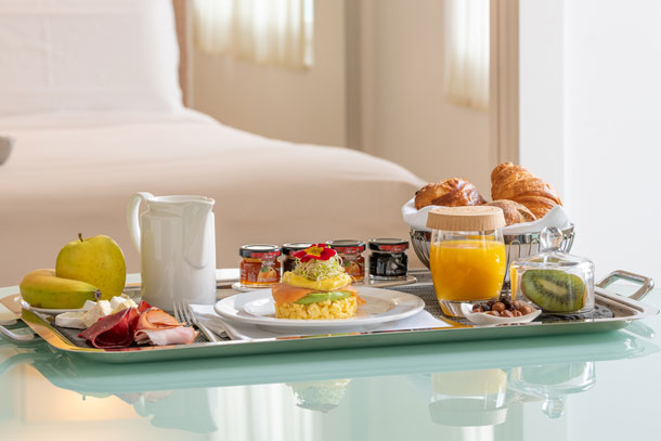 開啟您的美好一天，從您的床上早餐開始